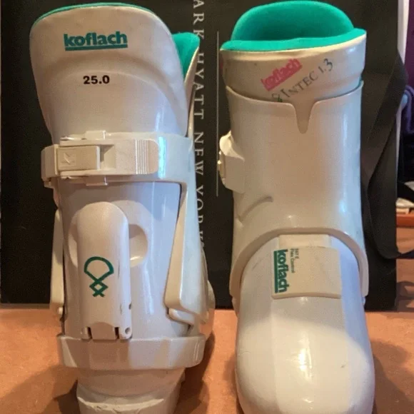 Women's White Winter Boots - Picture 4 of 7